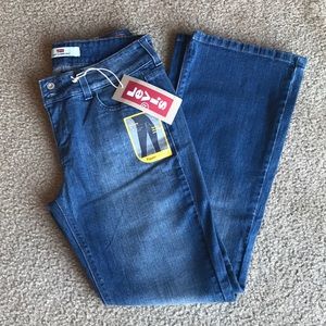 🆕 Levi’s Jeans. Women’s Size 6 Short